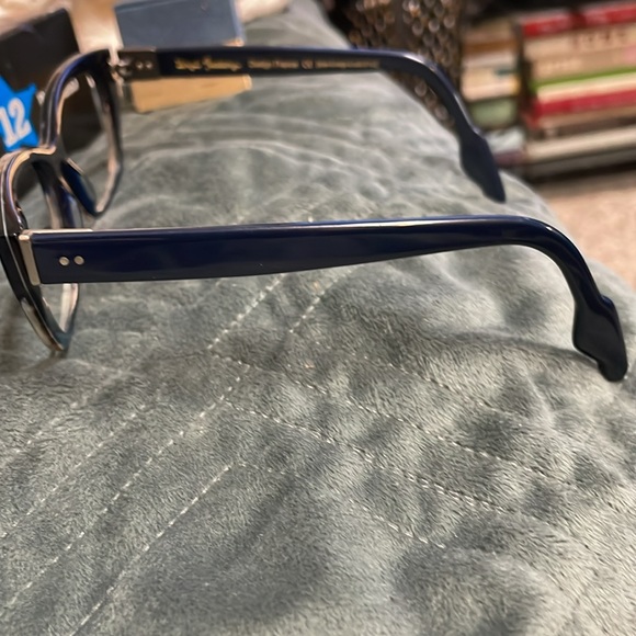 Vinyl factory frames - Picture 2 of 10